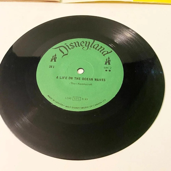 Vintage 1971 Disney Treasure Island  7 Inch Record and Book - Picture 11 of 14